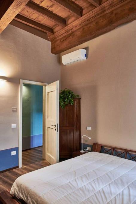 Casa Asja: Cromatismo In Centro Storico Apartment Cesena Ngoại thất bức ảnh